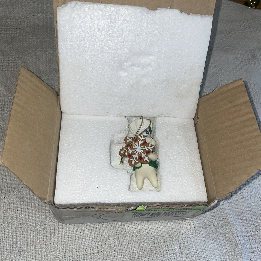 2011 Danbury Mint Pillsbury Doughboy Christmas Ornament SNOW FLAKE
